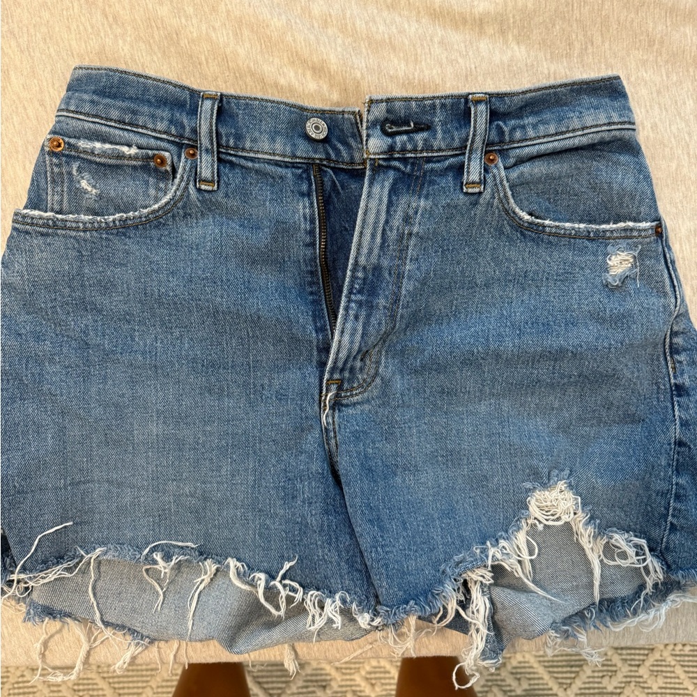 Abercrombie 4 inch high rise mom short curve love size 28